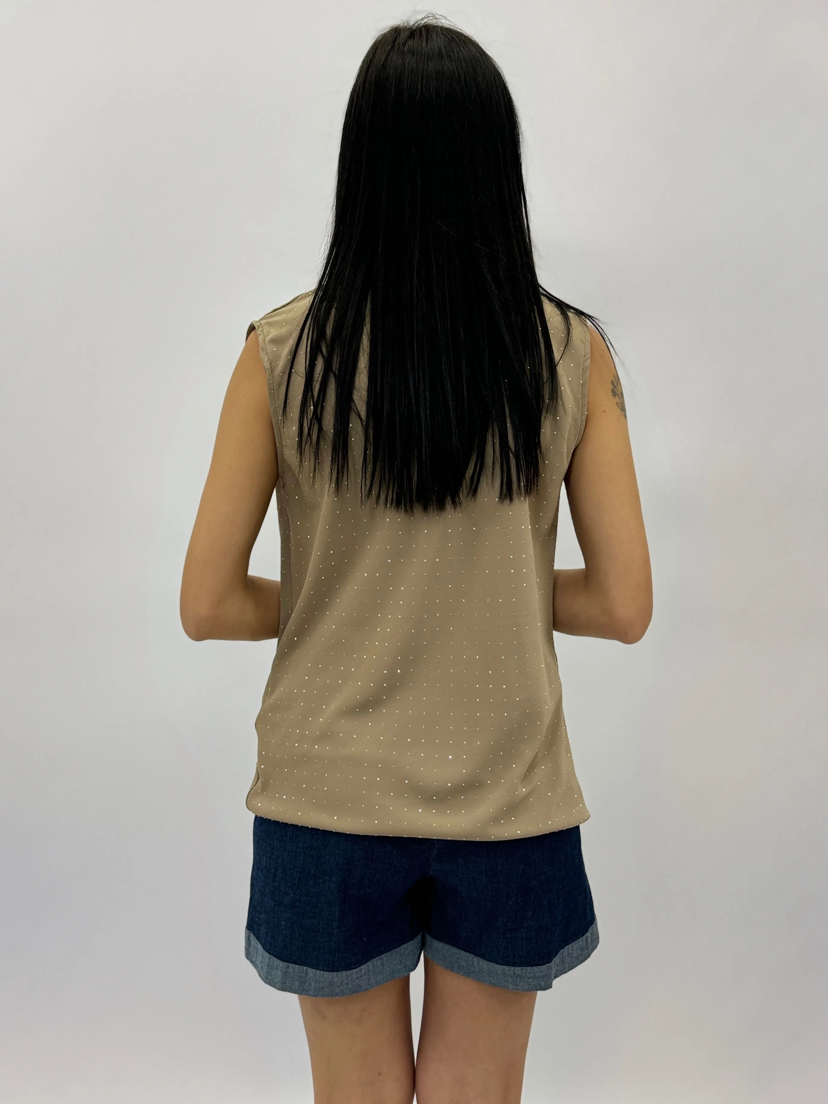 Blusa smanicata con brillantini