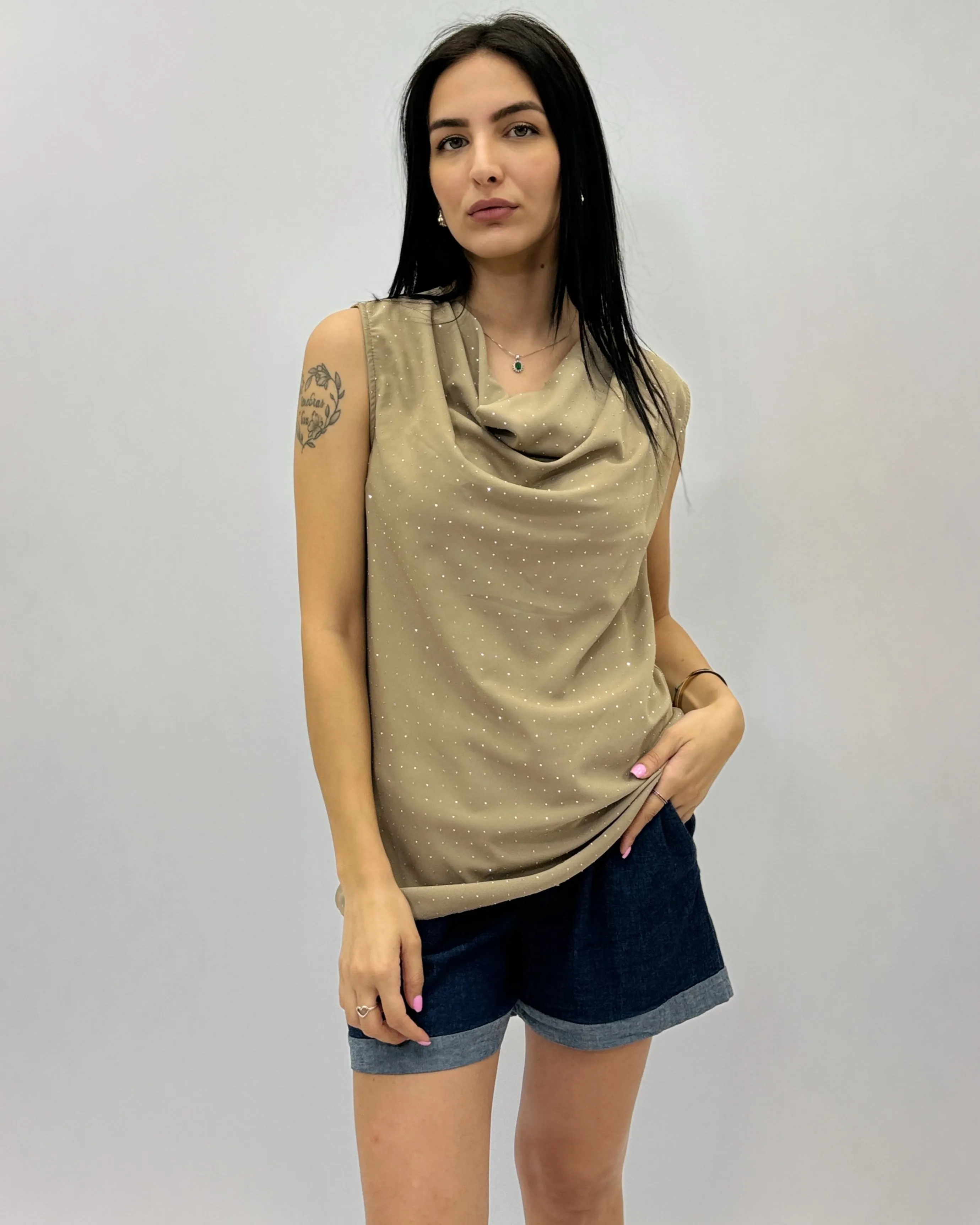 Blusa smanicata con brillantini