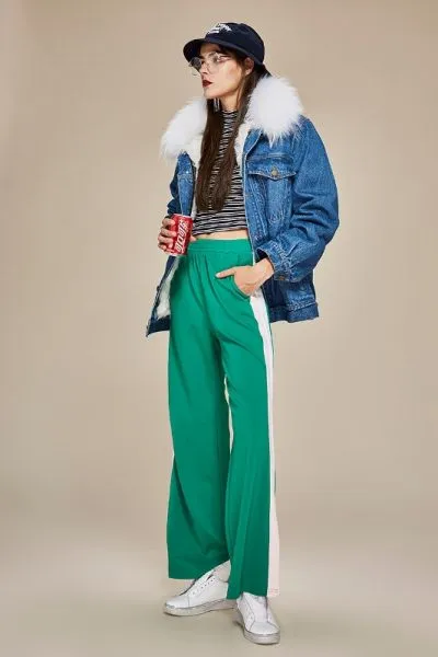 Jeans jacket for women with fur collar and inner wool lining