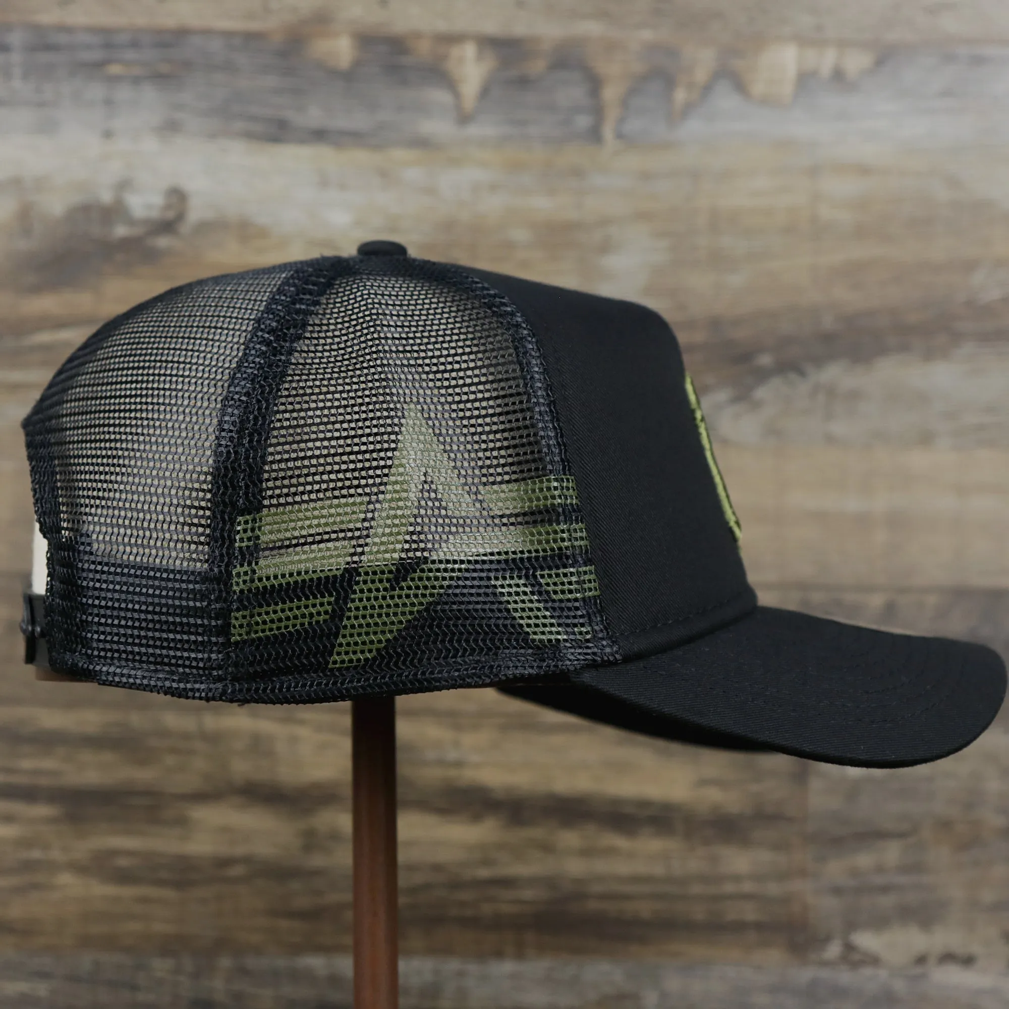 New York Yankees Alpha Industries Flying A Mesh Print 9Forty Trucker Hat With Flight Tag | Black Trucker Hat