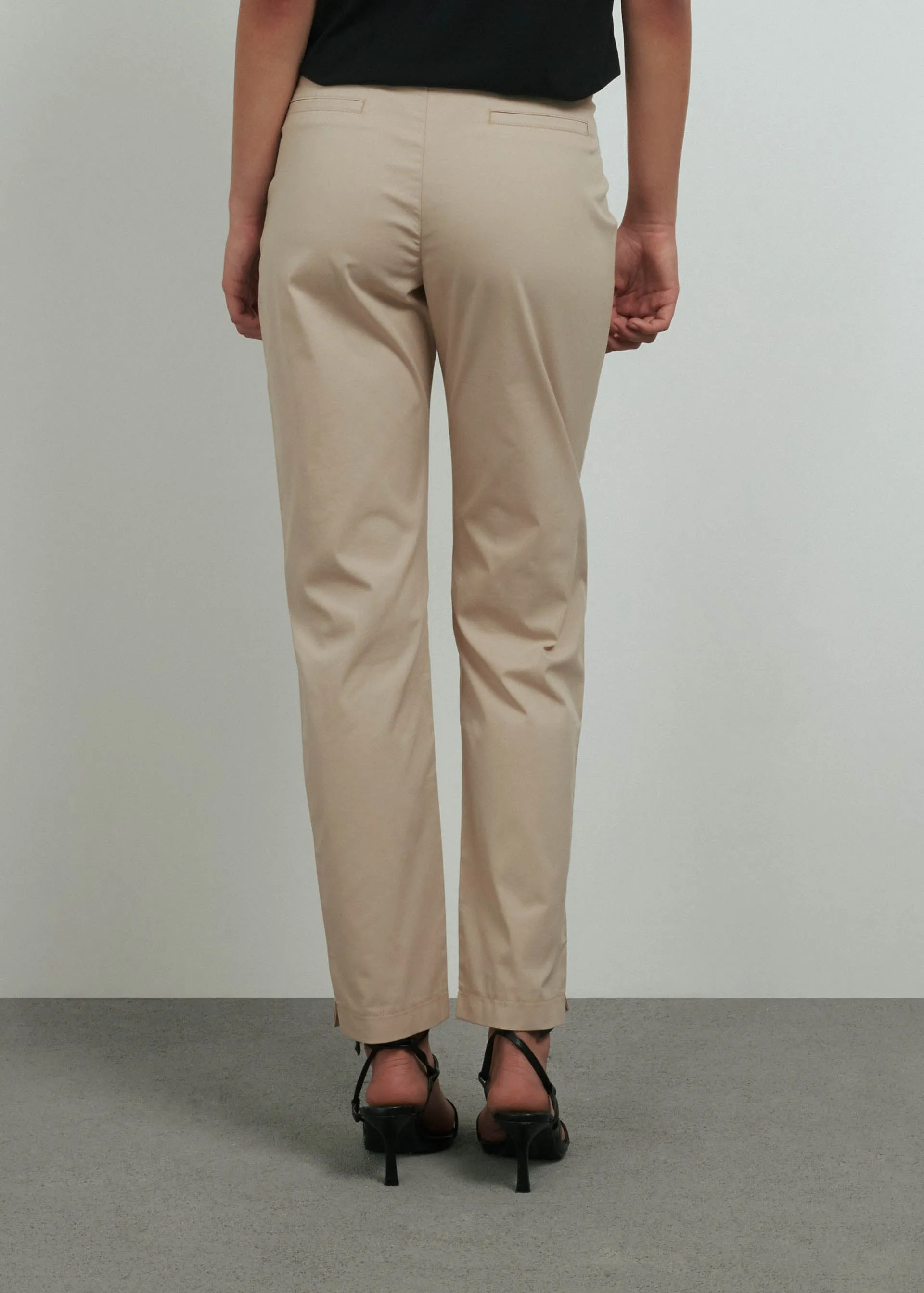 Pantaloni slim vita alta