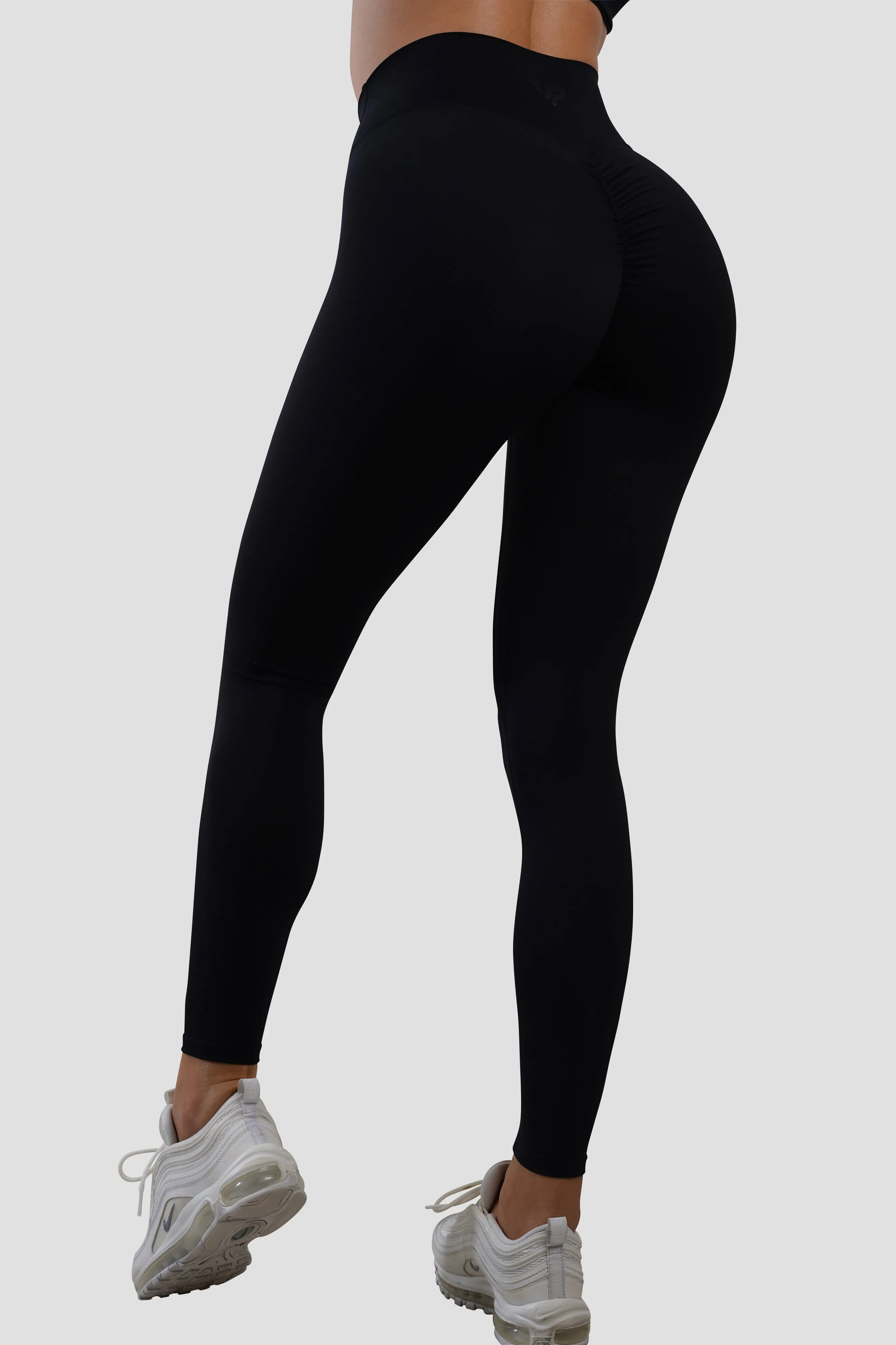 SLEEK SCRUNCH LEGGINGS - BLACK